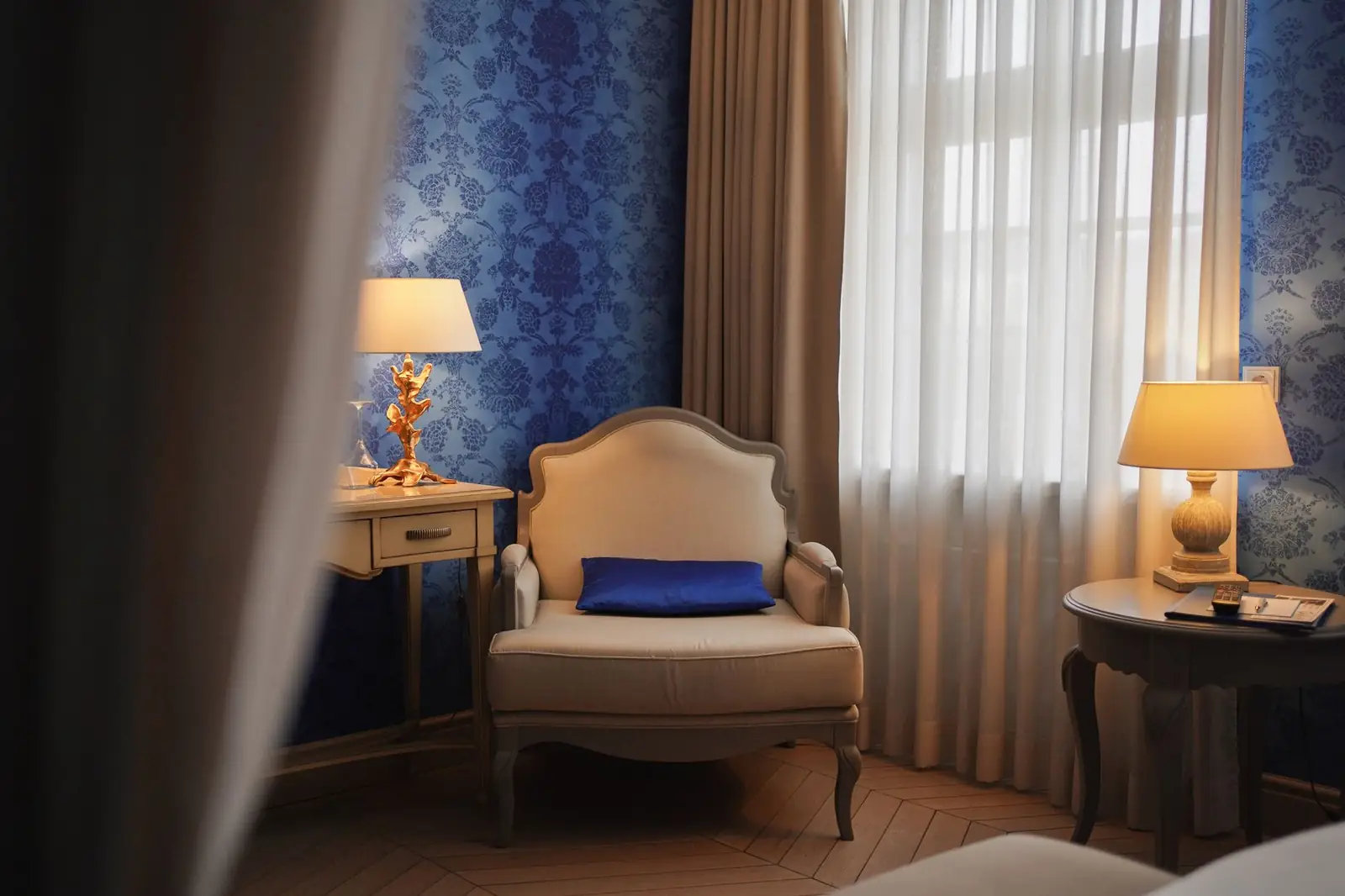 Zoravellagrandstay interior detail