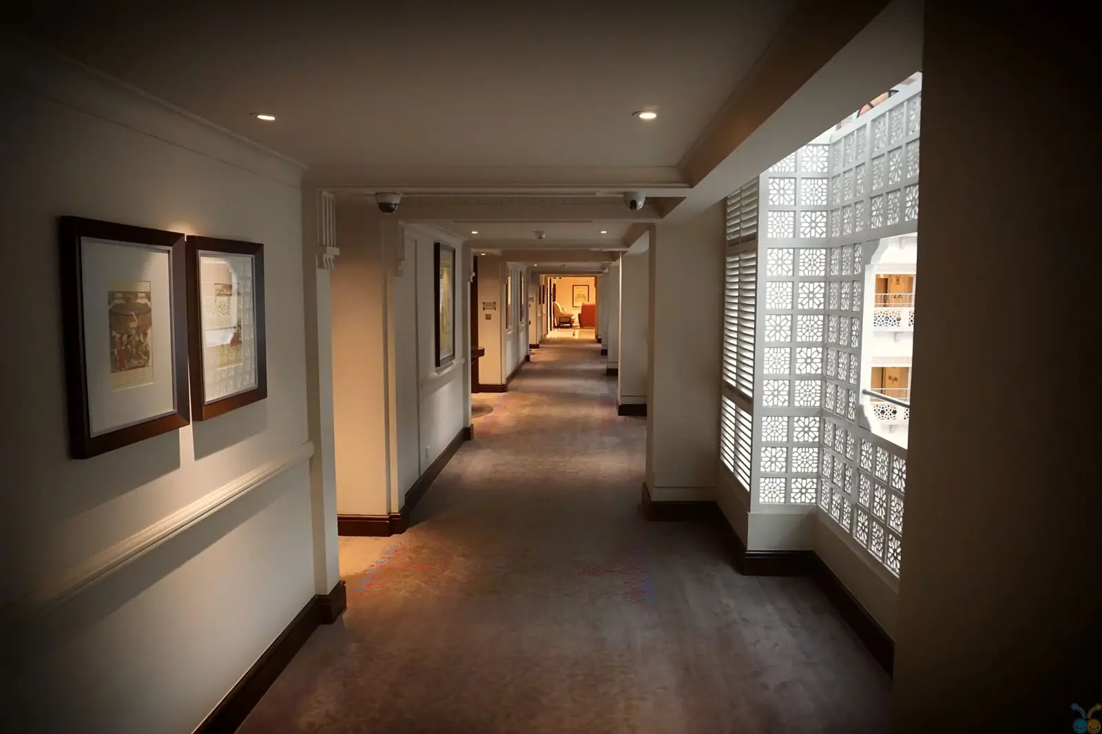 Zoravellagrandstay interior corridor